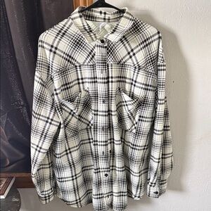Time and Tru Black and White Plaid Casual Button Down Shirt